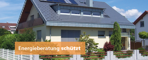 Haus mit Solarzellen auf dem Dach.